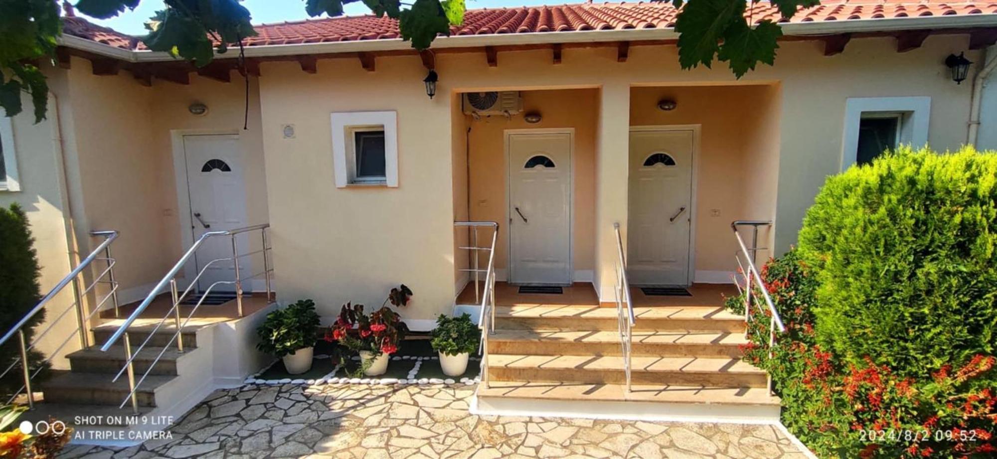 Vasil Rooms Lukovë Buitenkant foto